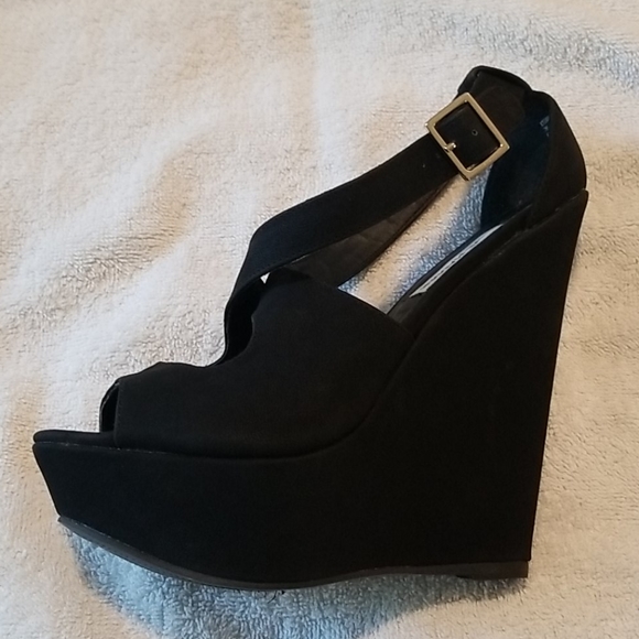 Steve Madden Xternal Black Wedge Sandals - Picture 4 of 6